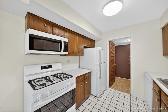 1326 Kingsbury Drive 6, Hanover Park, IL 60133