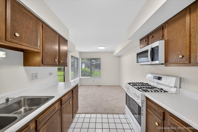 1326 Kingsbury Drive 6, Hanover Park, IL 60133