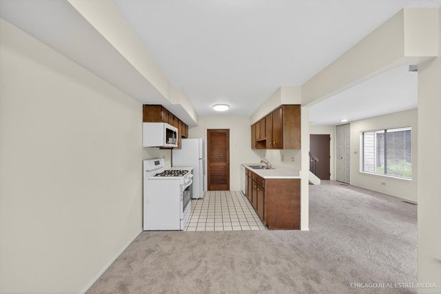 1326 Kingsbury Drive 6, Hanover Park, IL 60133