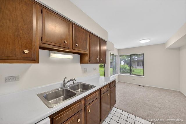1326 Kingsbury Drive 6, Hanover Park, IL 60133