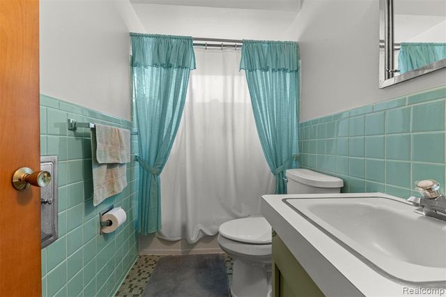 27240 W Pleasant Ridge Street, Dearborn Heights, MI 48127