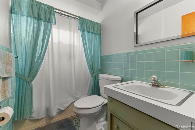 27240 W Pleasant Ridge Street, Dearborn Heights, MI 48127