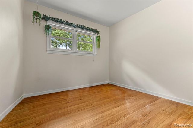 27240 W Pleasant Ridge Street, Dearborn Heights, MI 48127