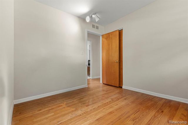 27240 W Pleasant Ridge Street, Dearborn Heights, MI 48127