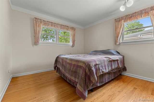27240 W Pleasant Ridge Street, Dearborn Heights, MI 48127