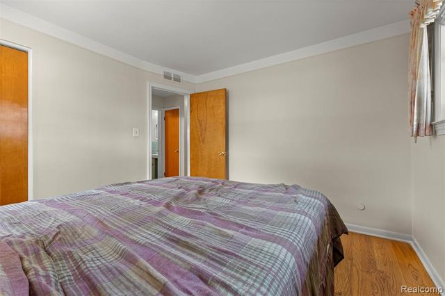 27240 W Pleasant Ridge Street, Dearborn Heights, MI 48127