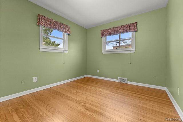27240 W Pleasant Ridge Street, Dearborn Heights, MI 48127