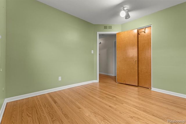 27240 W Pleasant Ridge Street, Dearborn Heights, MI 48127