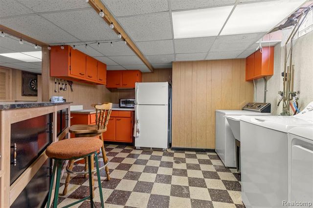 27240 W Pleasant Ridge Street, Dearborn Heights, MI 48127