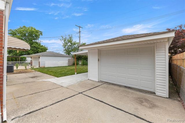 27240 W Pleasant Ridge Street, Dearborn Heights, MI 48127