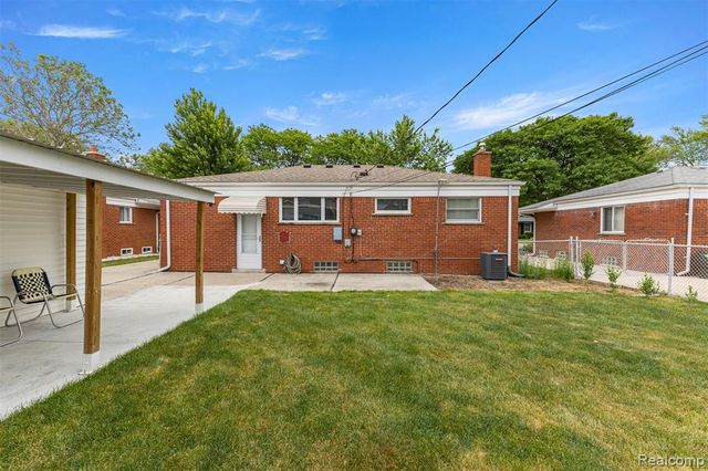27240 W Pleasant Ridge Street, Dearborn Heights, MI 48127