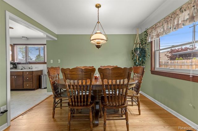 27240 W Pleasant Ridge Street, Dearborn Heights, MI 48127