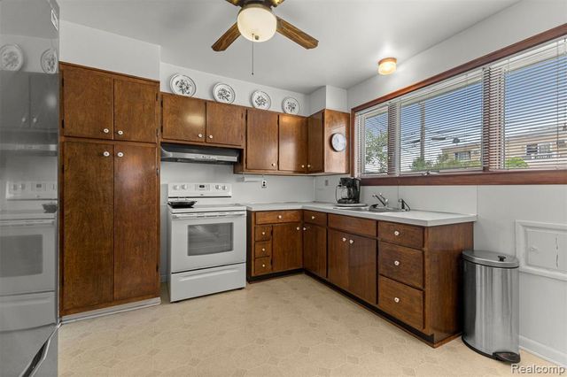 27240 W Pleasant Ridge Street, Dearborn Heights, MI 48127