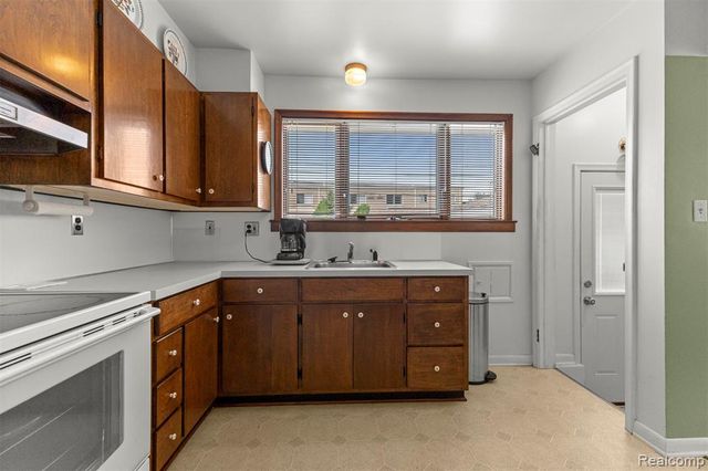 27240 W Pleasant Ridge Street, Dearborn Heights, MI 48127
