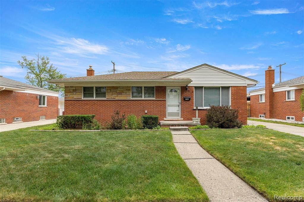27240 W Pleasant Ridge Street, Dearborn Heights, MI 48127