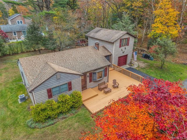17 Hawkins Lane, Brookhaven, NY 11719