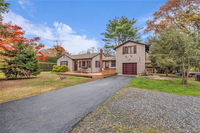17 Hawkins Lane, Brookhaven, NY 11719