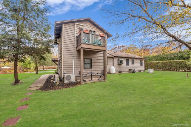 17 Hawkins Lane, Brookhaven, NY 11719