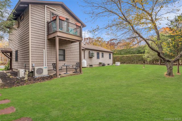 17 Hawkins Lane, Brookhaven, NY 11719