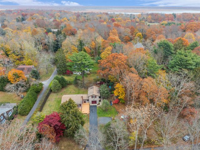 17 Hawkins Lane, Brookhaven, NY 11719