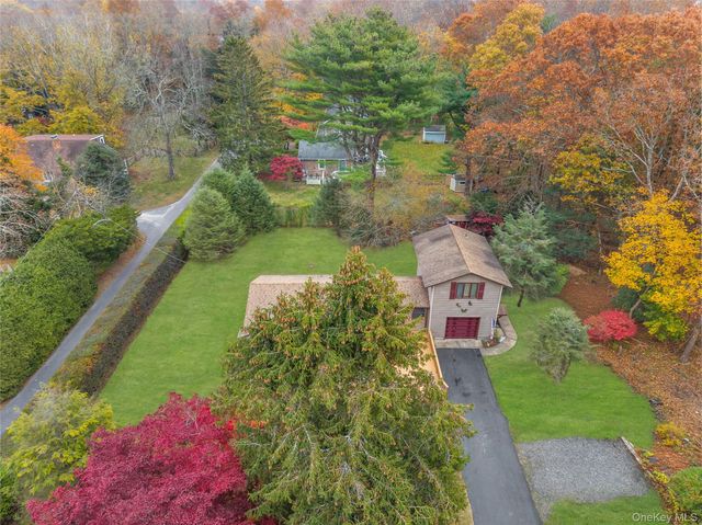 17 Hawkins Lane, Brookhaven, NY 11719