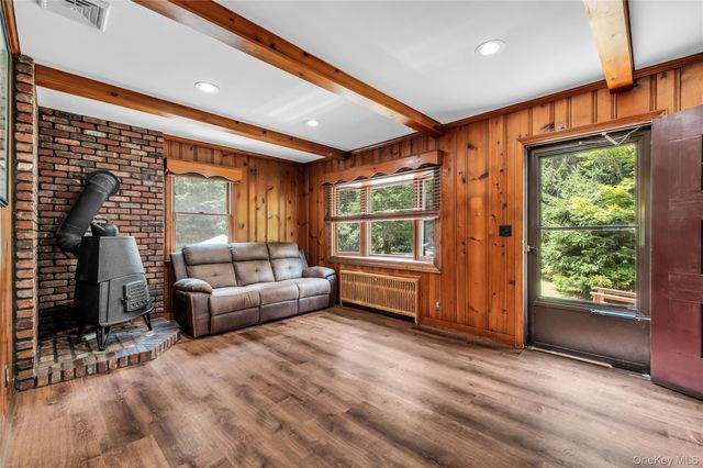 17 Hawkins Lane, Brookhaven, NY 11719