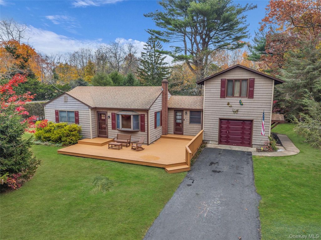 17 Hawkins Lane, Brookhaven, NY 11719