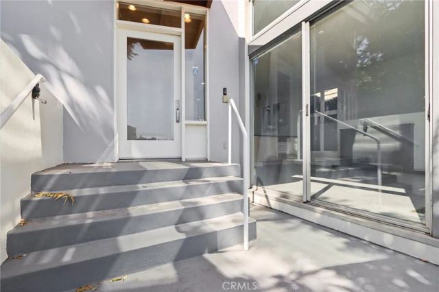 13424 Contour, Sherman Oaks, CA 91423