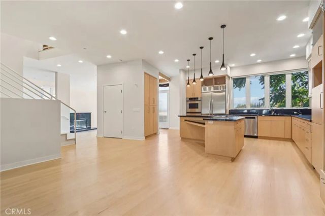 13424 Contour, Sherman Oaks, CA 91423