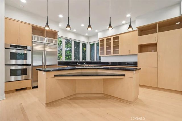 13424 Contour, Sherman Oaks, CA 91423