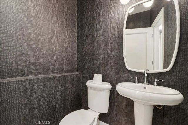 13424 Contour, Sherman Oaks, CA 91423