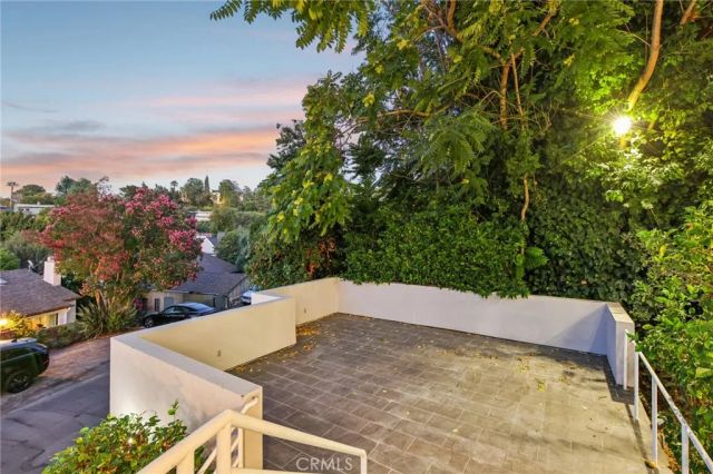 13424 Contour, Sherman Oaks, CA 91423