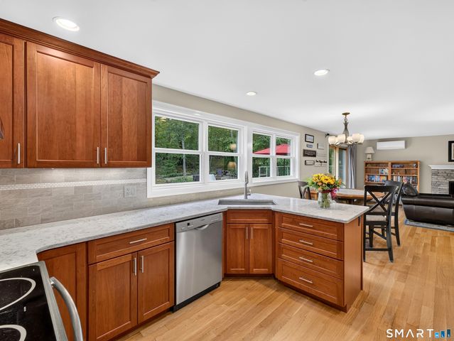 3 Marian Lane, Clinton, CT 06413