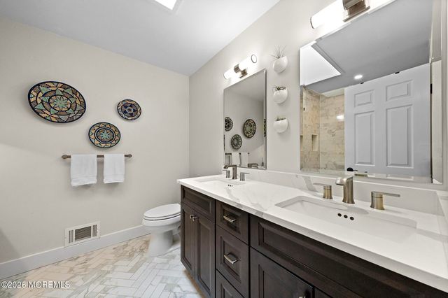 17 Mayfair Court, Little Silver, NJ 07739