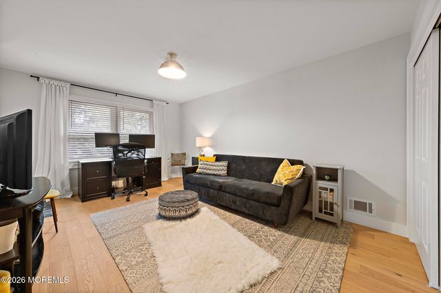 17 Mayfair Court, Little Silver, NJ 07739
