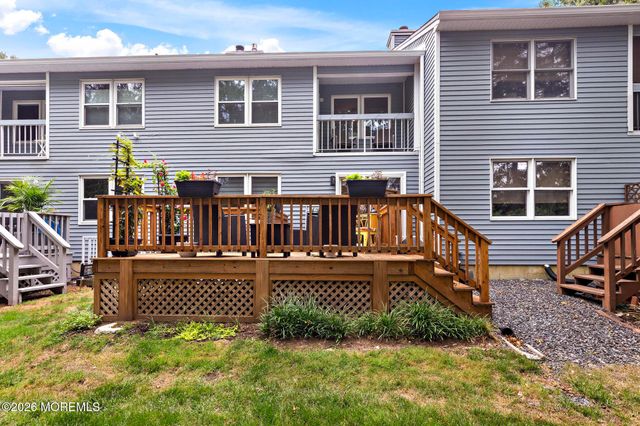 17 Mayfair Court, Little Silver, NJ 07739