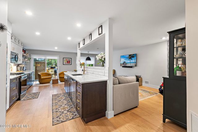 17 Mayfair Court, Little Silver, NJ 07739