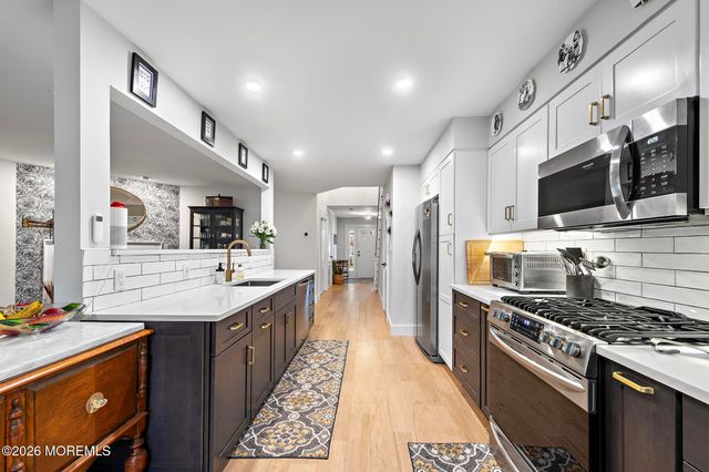 17 Mayfair Court, Little Silver, NJ 07739