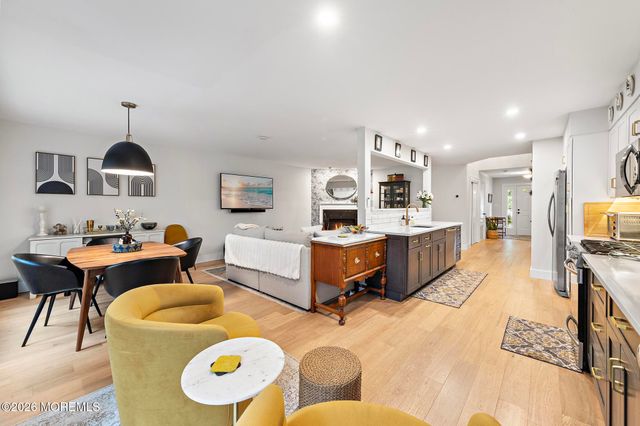 17 Mayfair Court, Little Silver, NJ 07739