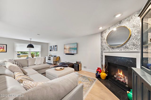 17 Mayfair Court, Little Silver, NJ 07739