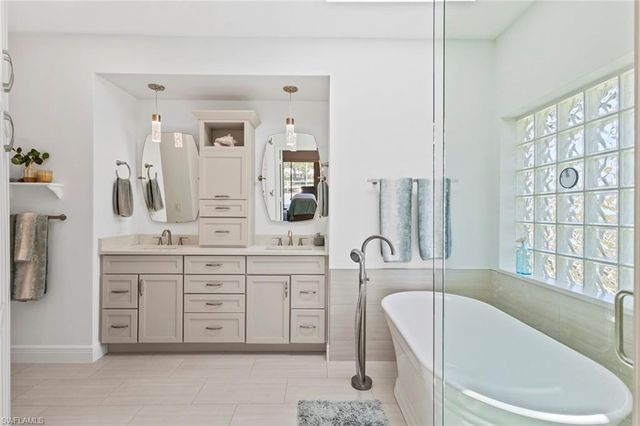 1084 Whiteheart CT, Marco Island, FL 34145