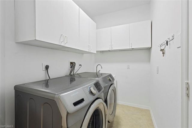 1084 Whiteheart CT, Marco Island, FL 34145