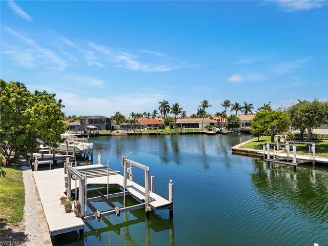 1084 Whiteheart CT, Marco Island, FL 34145