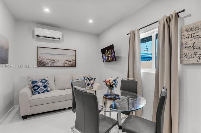 1430 NE 11th St 1430, Homestead, FL 33033