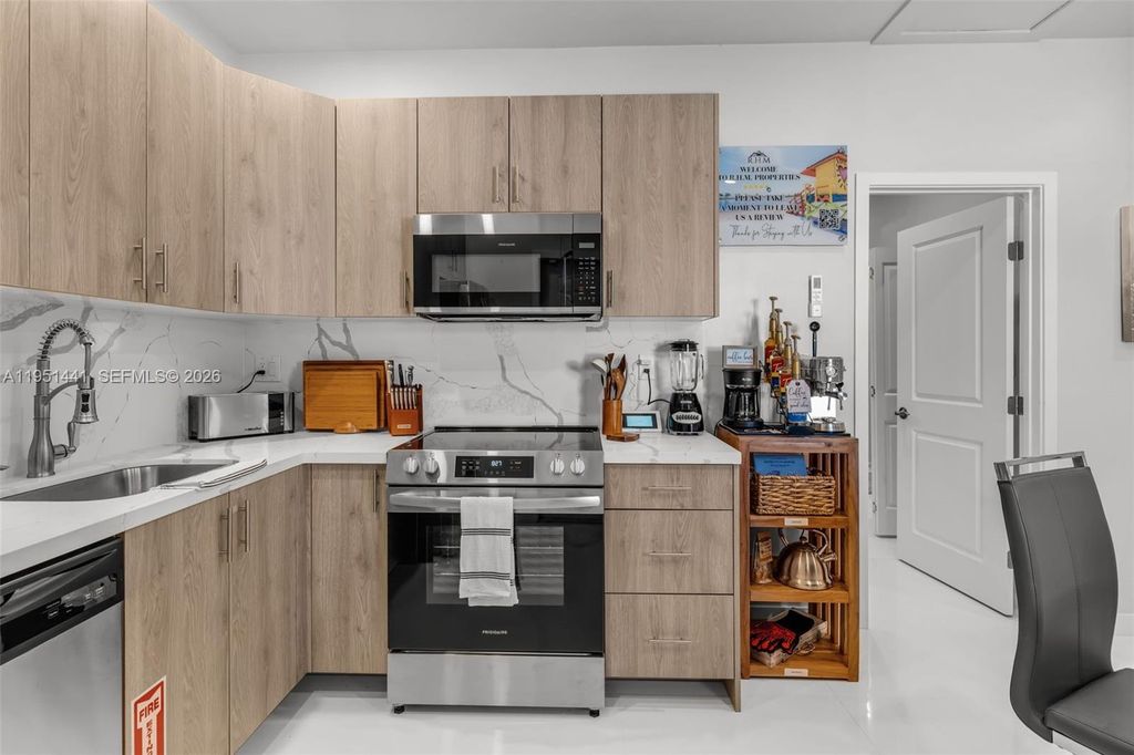 1430 NE 11th St 1430, Homestead, FL 33033