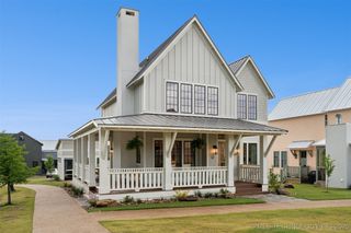 52 Redbud Street, Carlton Landing, OK 74432