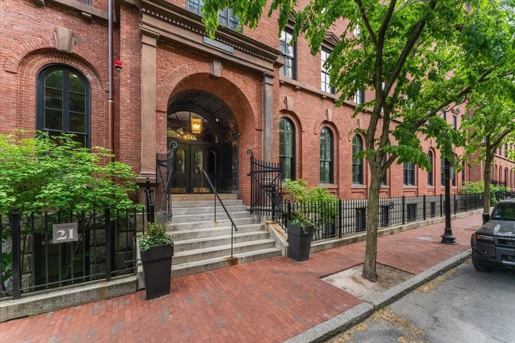 21 Father Francis Gilday St 314, Boston, MA 02118
