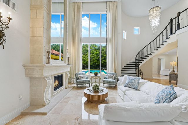 2825 Jockey Circle W, Davie, FL 33330