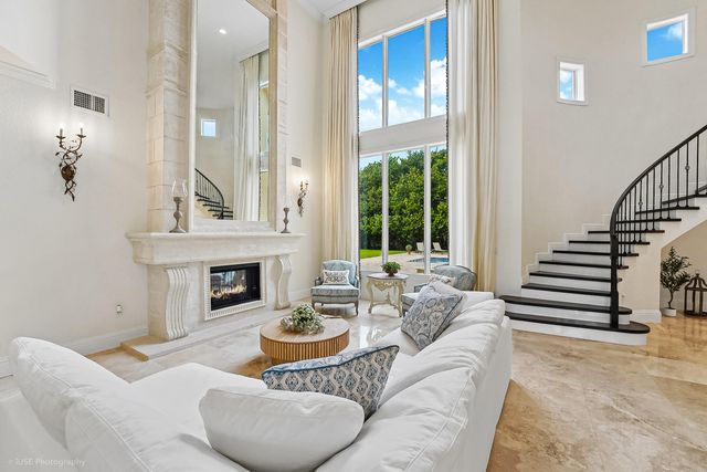 2825 Jockey Circle W, Davie, FL 33330