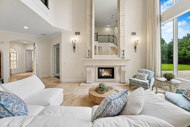 2825 Jockey Circle W, Davie, FL 33330